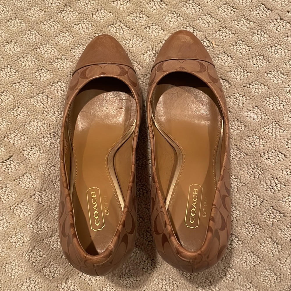 Tan Coach logo heels - Picture 4 of 4